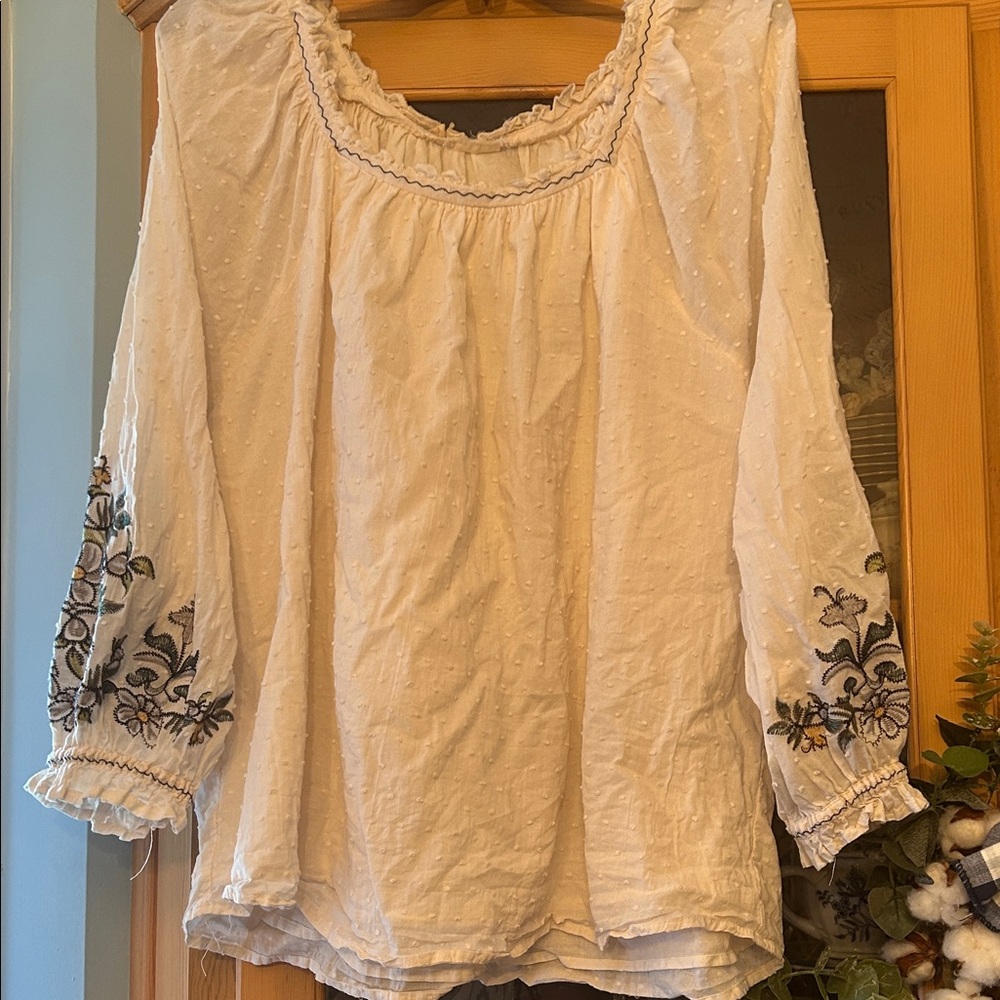 Cream/White Embroidered Peasant Top with Floral Sleeve Detail